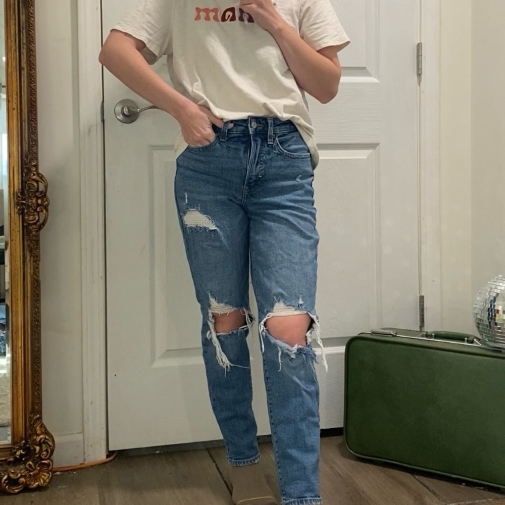 High rise ripped jeans